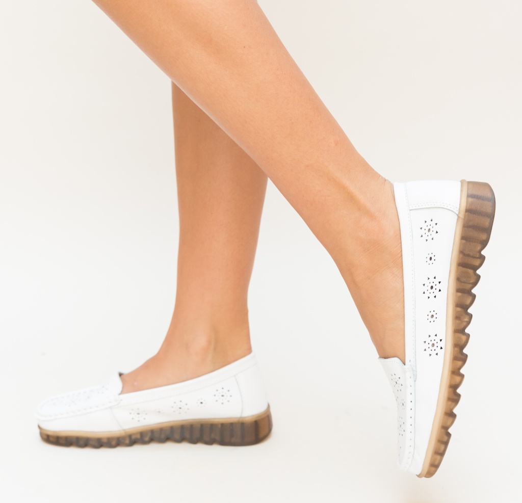 Pantofi dama albi slip-on casual realizati din piele naturala cu perforatii Omelo