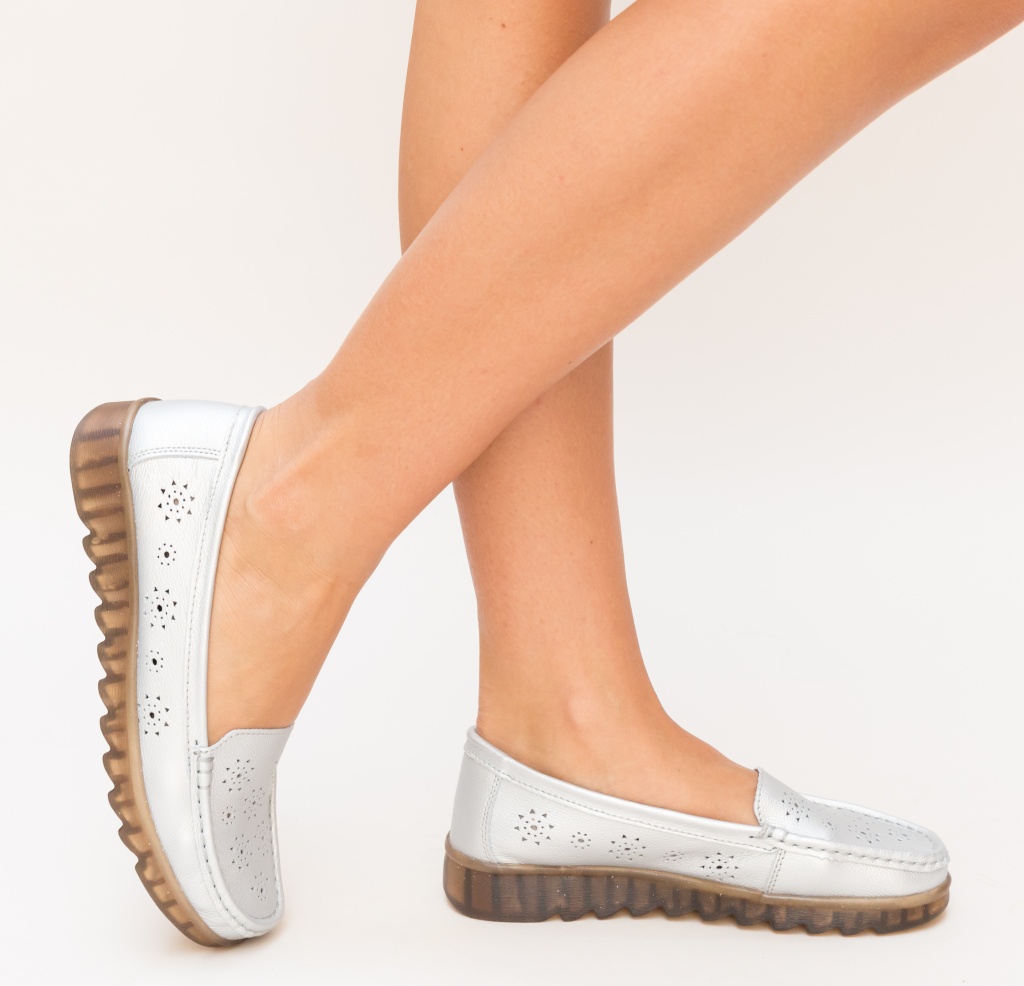 Pantofi dama argintii slip-on casual realizati din piele naturala cu perforatii Omelo