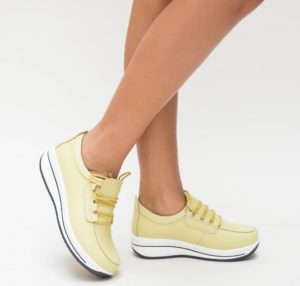 Pantofi casual galbeni pentru femei prevazuti cu sireturi realizati din piele intoarsa Ronto