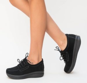 Pantofi casual negri pentru femei prevazuti cu sireturi realizati din piele intoarsa Ronto