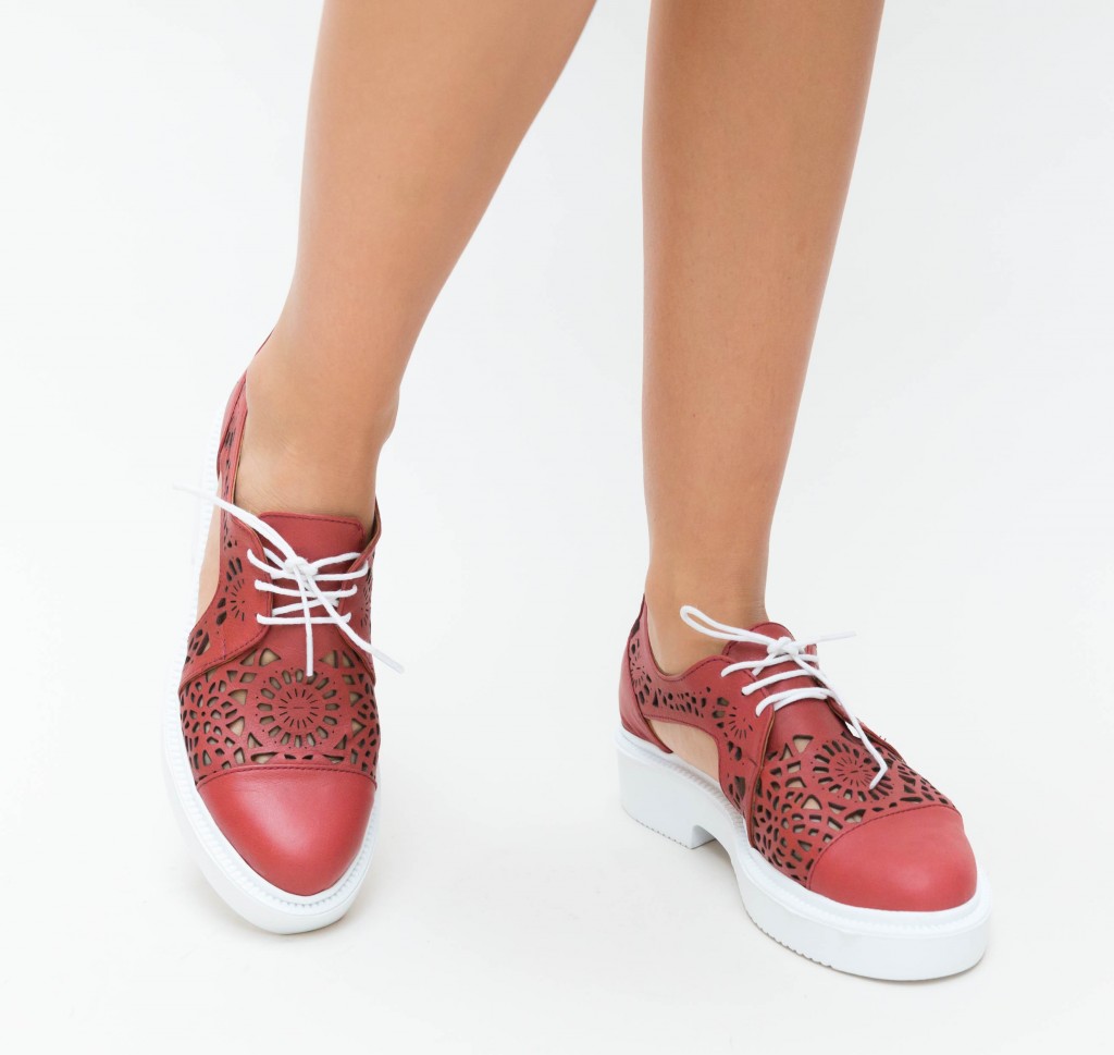 Pantofi casual rosii din piele naturala cu decupaje pe lateral si perforatii inedite Tuty