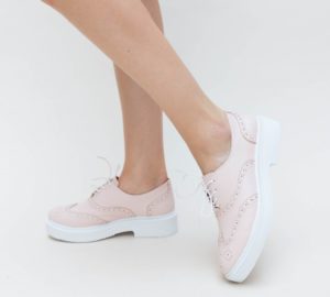 Pantofi roz stil oxford casual cu sireturi realizati din piele naturala Wana