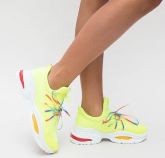 Adidasi sport galbeni pentru femei, prevazuti cu sireturi colorate Geco