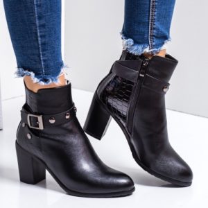 Botine de dama negre elegante usor imblanite cu toc de 8cm accesorizate cu curelusa si tinte Sinolia